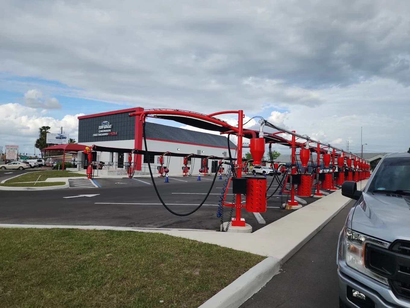 Top Edge Car Wash facility in Port Richey